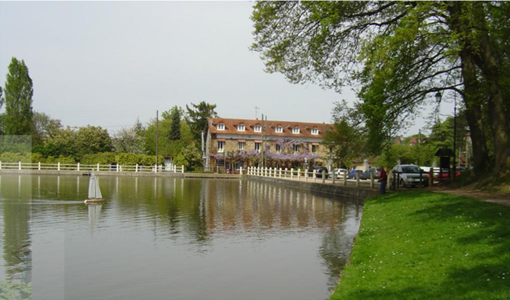 Hotel Au Bord Du Lac Saint-Rémy-lès-Chevreuse Exterior foto